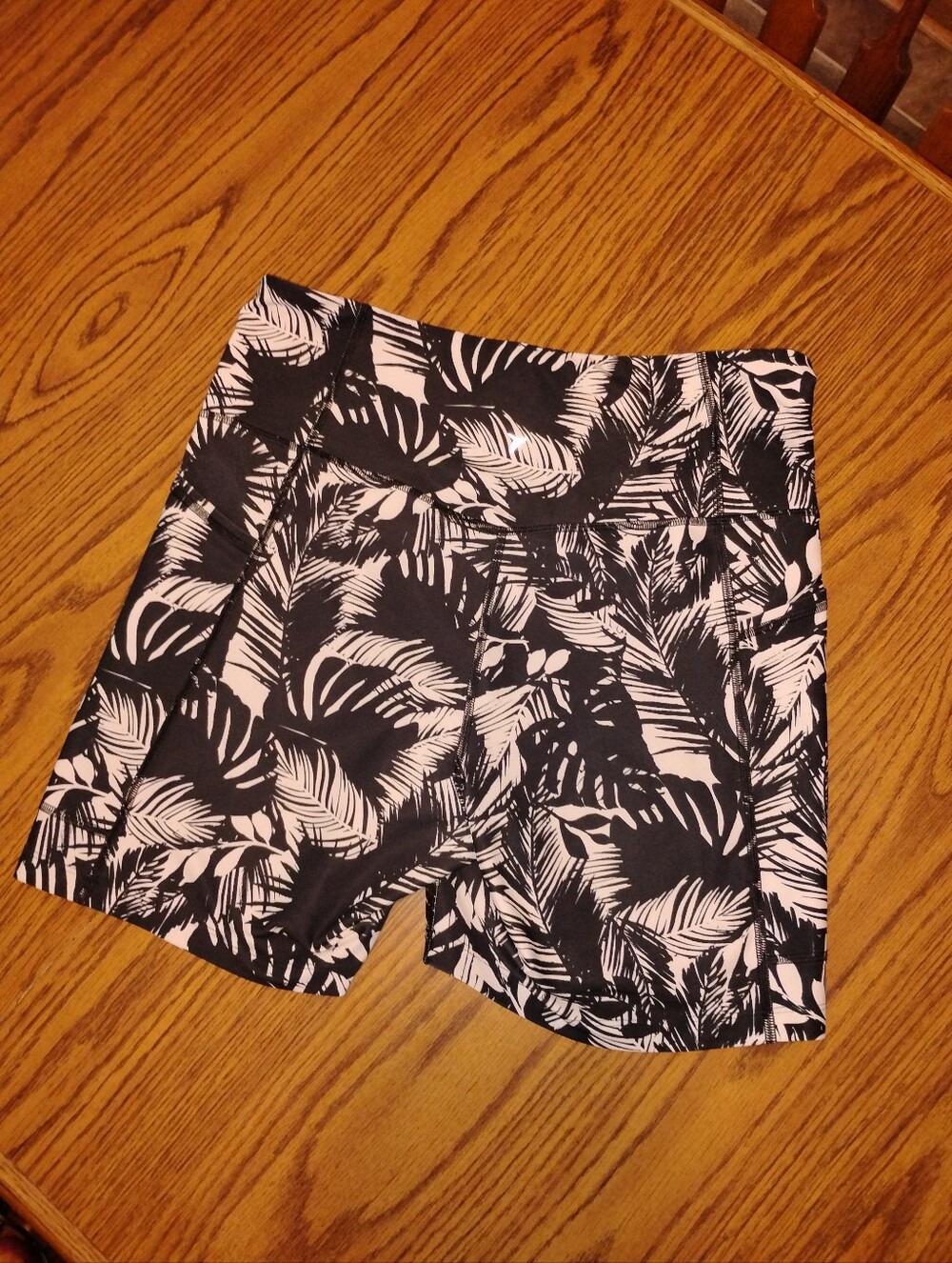 Old Navy Active Powersoft Bike Shorts XL Black White Tropical Palm Pocket High R